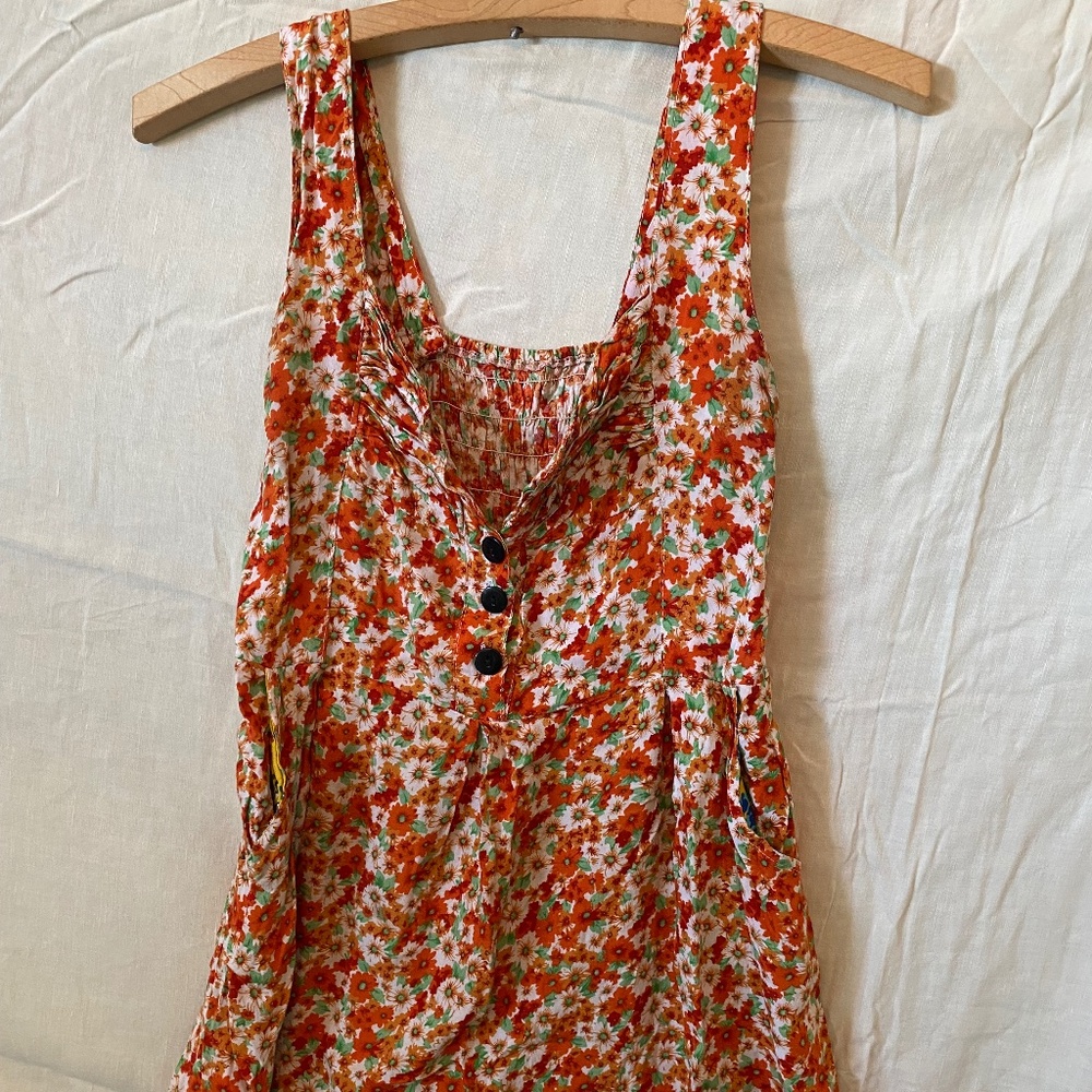 Flowy Orange Flowered Tank Top with buttons and pockets - size S/M